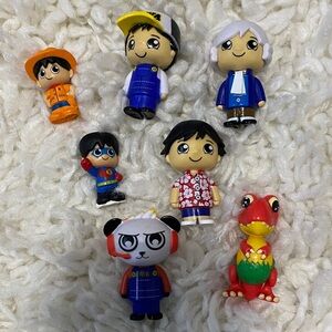 Ryan’s world, YouTube kids, little toy character people dolls.¥